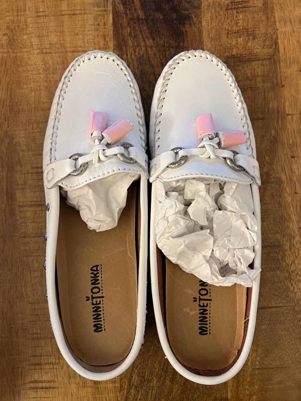Minnetonka White Leather Loafers with Tassels